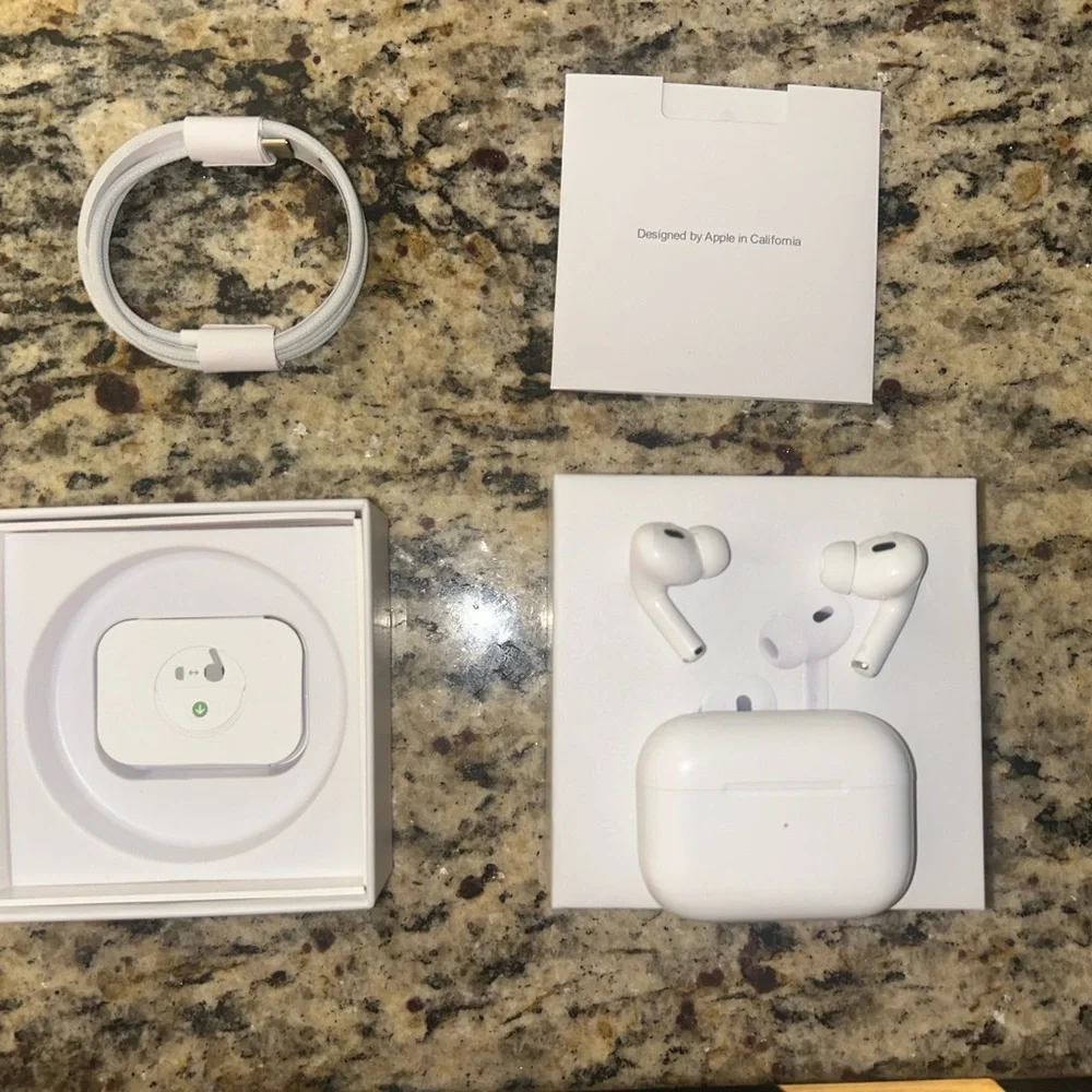 Apple White Wireless Earbuds with Case and Cable